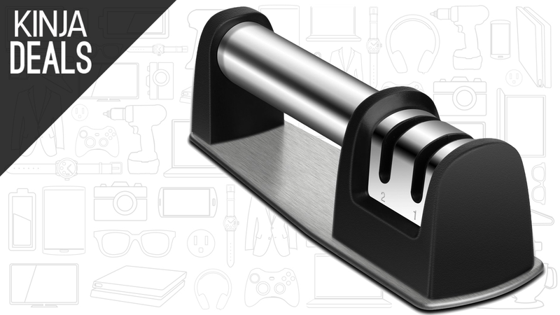 Illustration for article titled Today's Best Deals: Travelpro Luggage, $100 off Any Apple Watch, and More